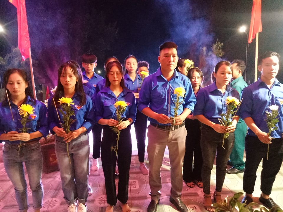 Xã Hà Linh tổ chức lễ thắp nến tri ân các anh hùng liệt sỹ