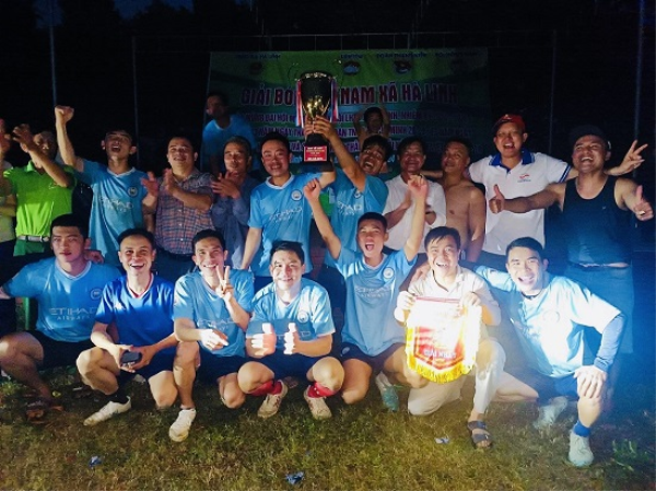 FC thôn 5 vô địch giải bóng đá nam thanh niên xã Hà Linh năm 2024
