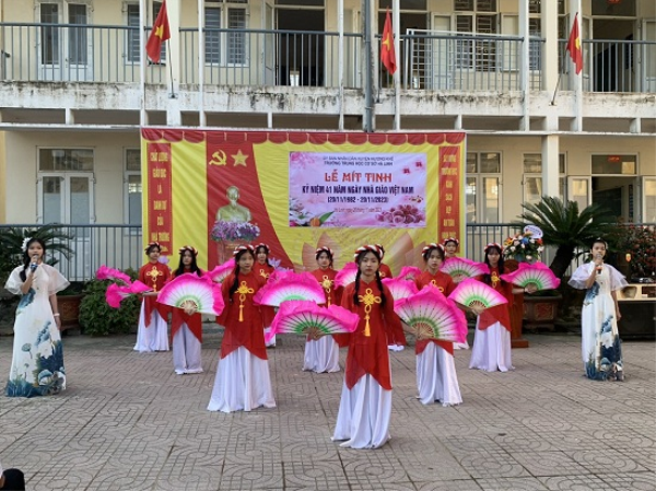 Hân hoan kỷ niệm 41 năm ngày Nhà giáo Việt Nam 20/11 tại trường THCS Hà Linh