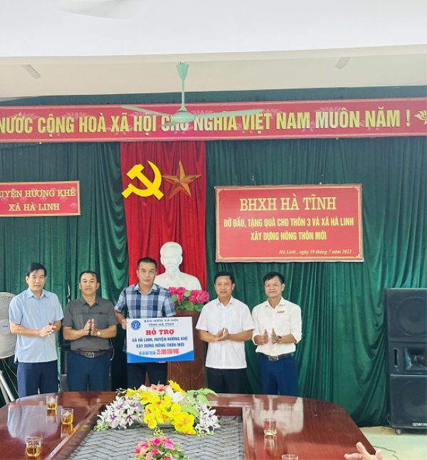 BHXH tỉnh Hà Tĩnh chung sức xây dựng nông thôn mới.